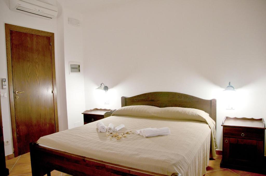 Casale Il Gheppio Guest House Laureana Cilento Room photo