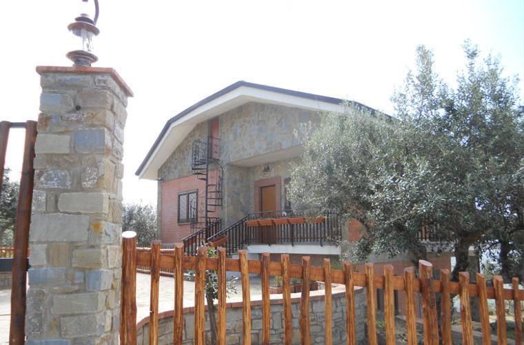 Casale Il Gheppio Guest House Laureana Cilento Exterior photo